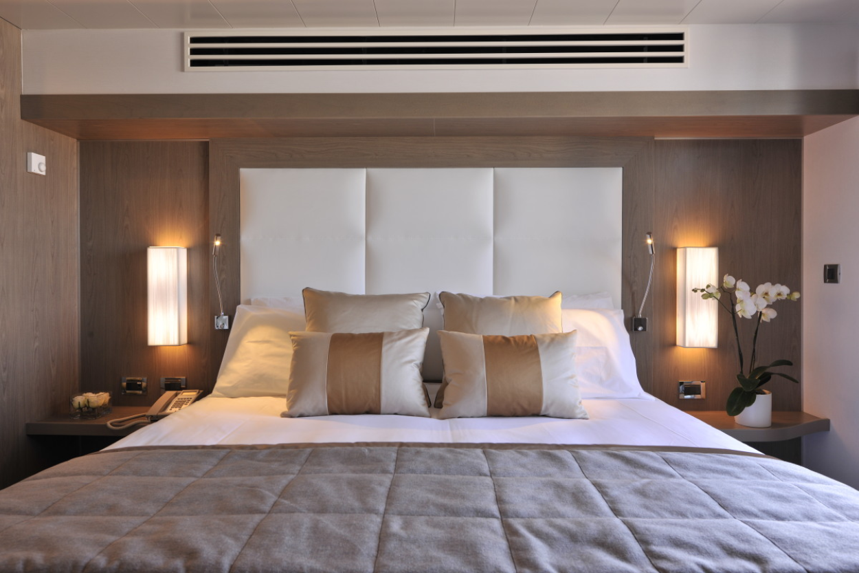 PONANT Yacht Club L'Austral Owner's Suite.png